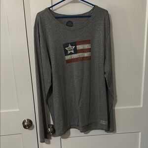 Life Is Good Men's Charcoal Long Sleeve with Flag Graphic size XL